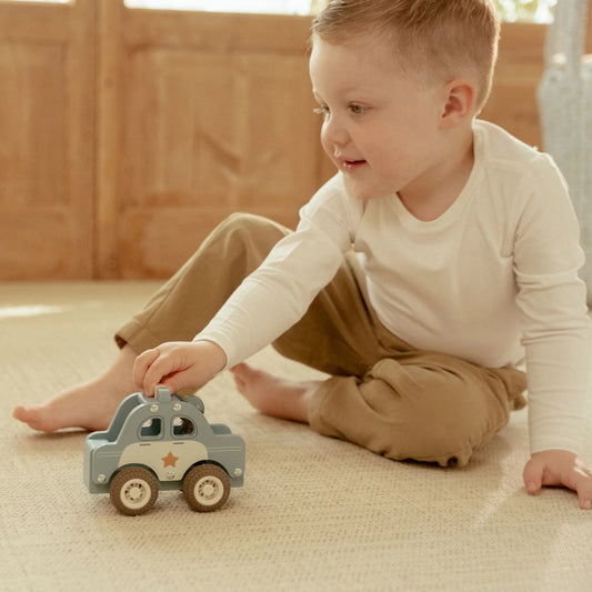 Macchina della polizia di legno