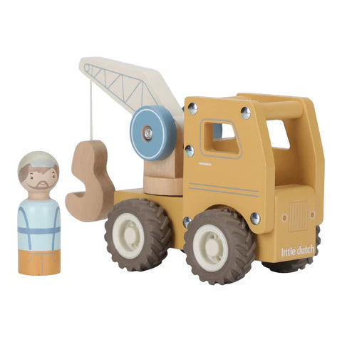 Camion con gru di legno