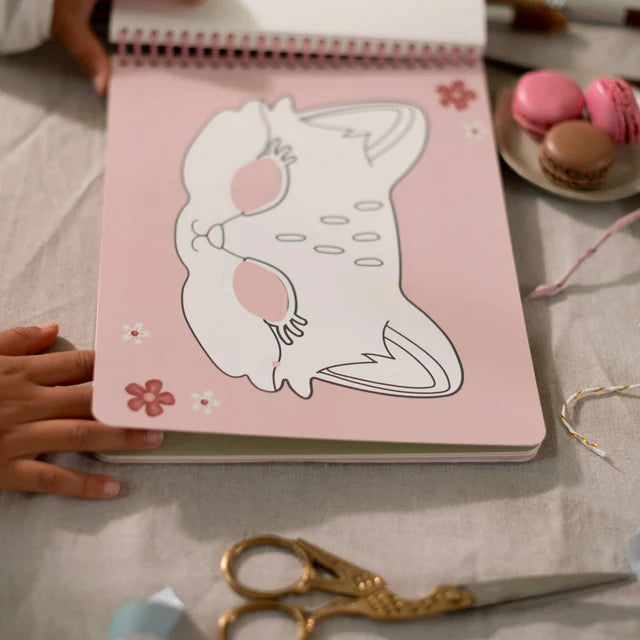 Libro con forbici Rosa