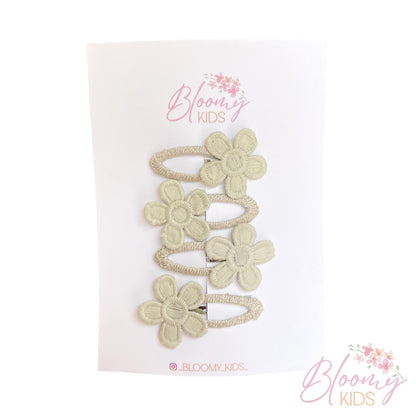 Clip con fiori crochet